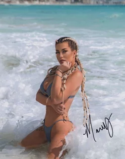 Mandy Evonne autograph