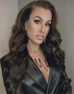 Merylin Nau autograph