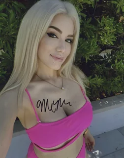 Melissa Paradise autograph