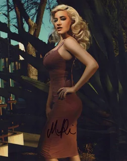 Melissa Paradise autograph
