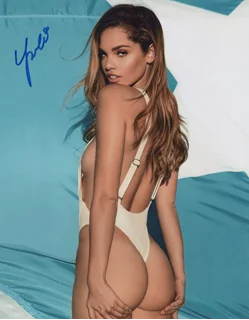 Yoli Lara autograph
