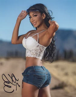Monica Goe autograph