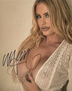 Maddie Moore autograph
