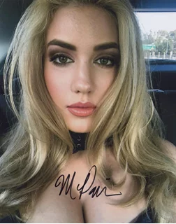 Melissa Paradise autograph