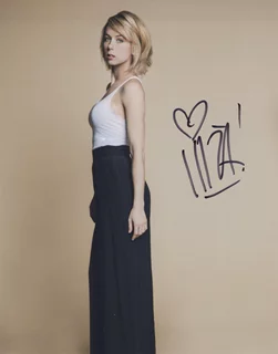 Iliza Shlesinger autograph