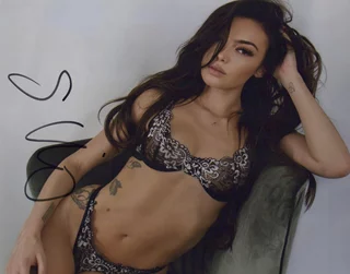 Stephanie Vino autograph