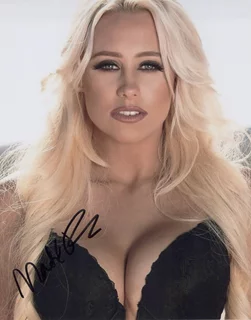 Matilda Dahlin autograph