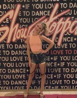 Hannah Lowery autograph