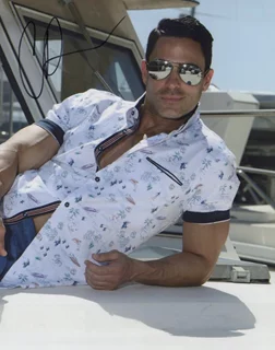 Carlo Mendez autograph