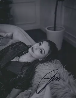 Jennifer Michele autograph