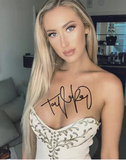 Taylor Ray autograph