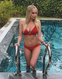 Alexandra Kyle autograph