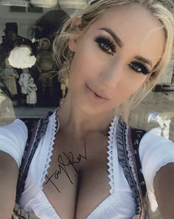 Taylor Ray autograph