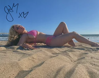 Jess Monroe autograph