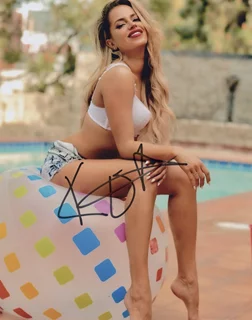 Kristina Urribarres autograph