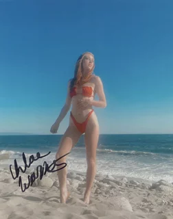 Chloe Ray Warmoth autograph