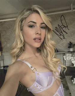 Gigi Gustin autograph