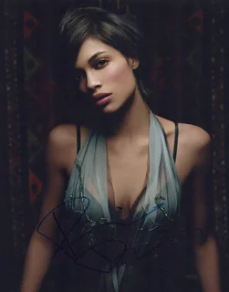 Rosario Dawson autograph