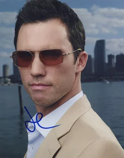 Jeffrey Donovan autograph