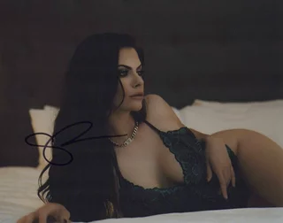 Sasha Skye autograph