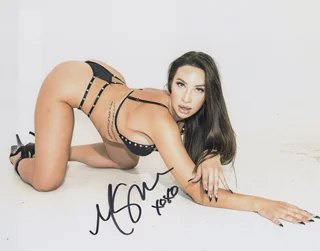 Melissa Stratton autograph