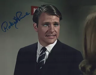 Robert Pine autograph