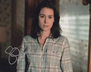 Sarah Voigt autograph