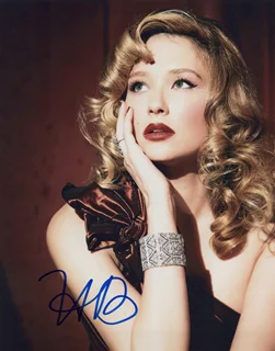 Haley Bennett autograph