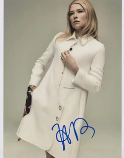 Haley Bennett autograph