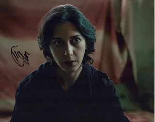 Zar Amir-Ebrahimi autograph