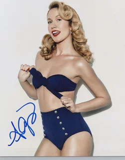 Anna Camp autograph