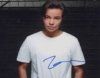 Zoe Terakes autograph