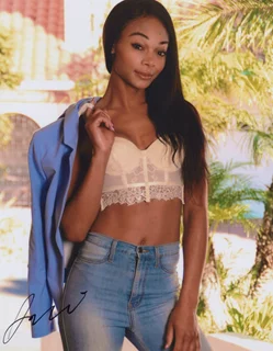 Jasmine Davis autograph