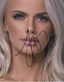 Taylor Mayde autograph