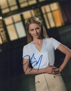 Johanna Braddy autograph