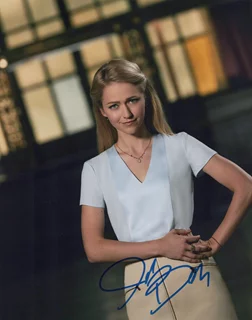Johanna Braddy autograph