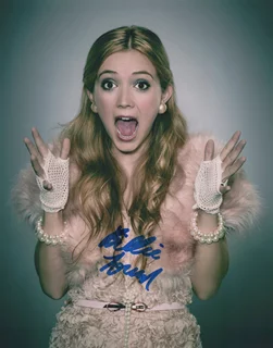 Billie Lourd autograph