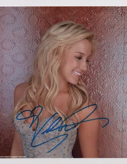 Kellie Pickler autograph