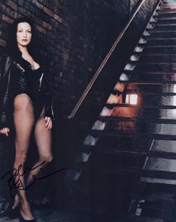 Bebe Neuwirth autograph