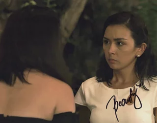 Beauty Gonzalez autograph