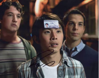 Justin Chon autograph