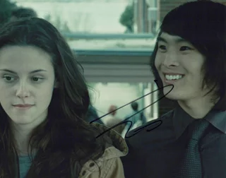 Justin Chon autograph