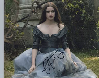 Alice Englert autograph