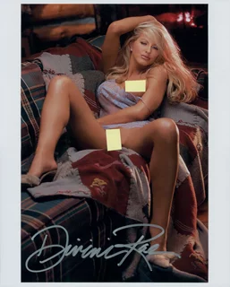 Divini Rae autograph