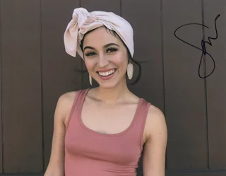 Sara Amini autograph