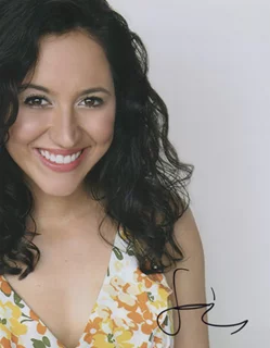 Sara Amini autograph