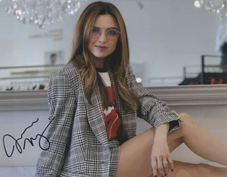 Jessica Meraz autograph