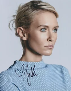 Nicky Whelan autograph