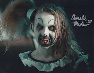 Amelie McLain autograph