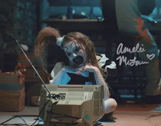 Amelie McLain autograph